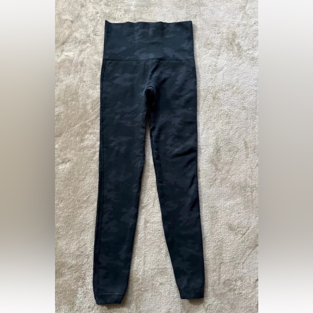 Spanx Womens Black/Green Camo Leggings Mid Rise Size Small - Picture 3 of 9